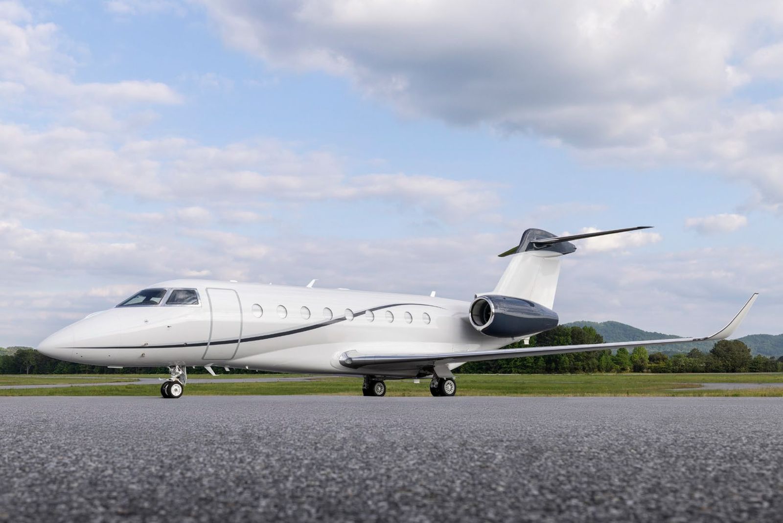 Gulfstream G200 private jet exterior