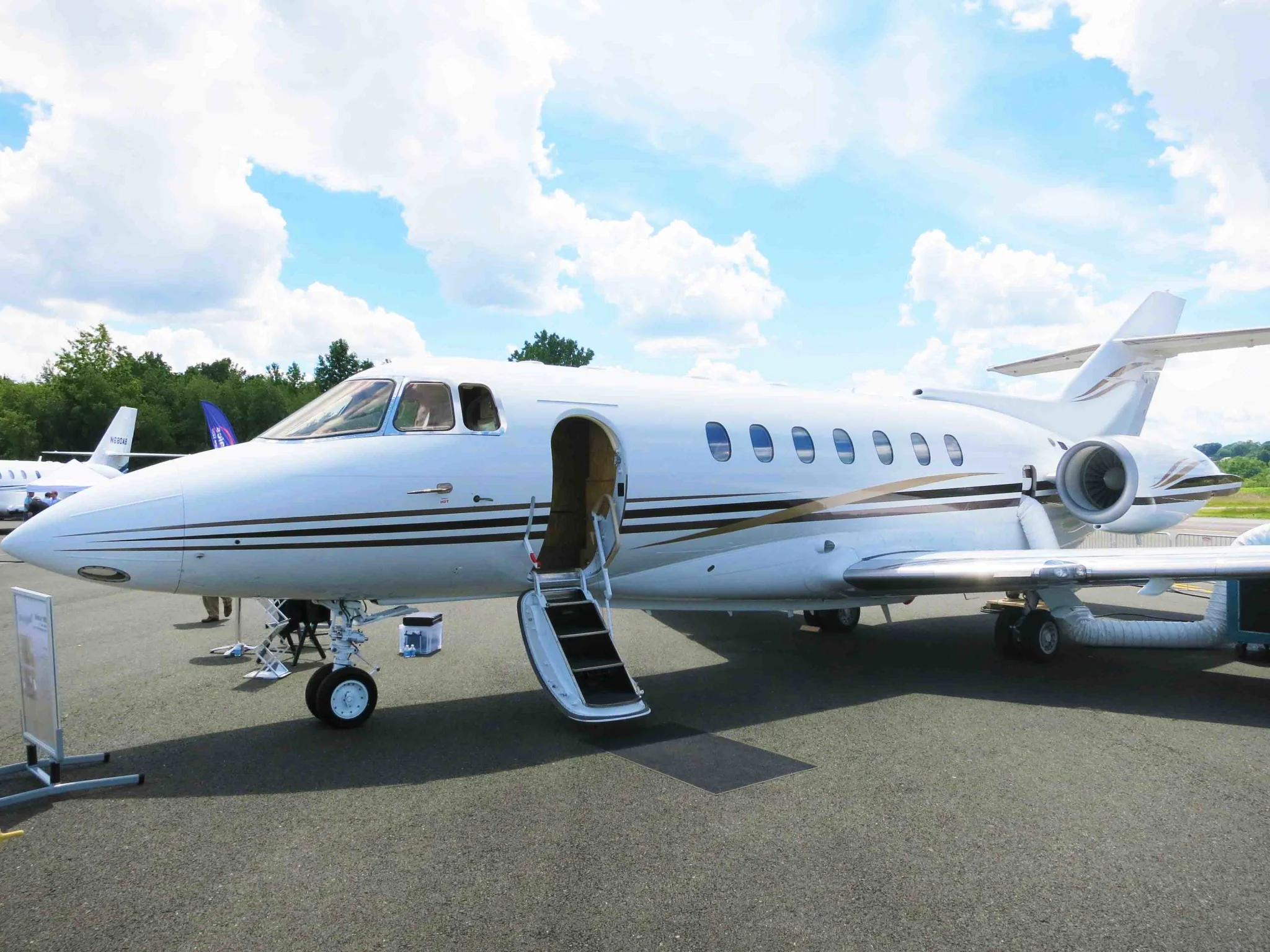 Hawker 1000 private jet exterior